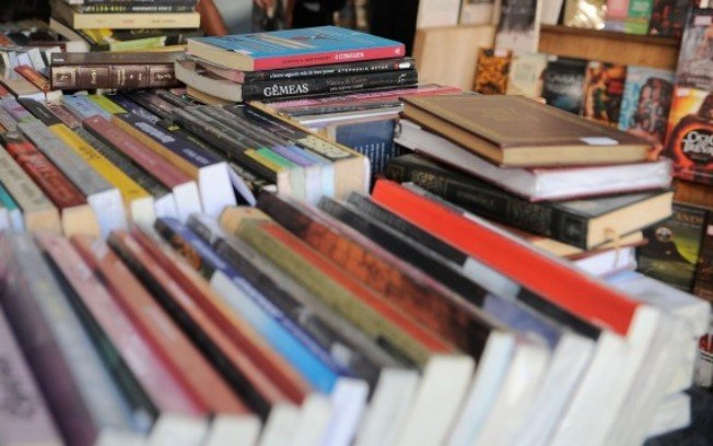 MEC estuda descartar 2,9 milhões de livros didáticos nunca usados