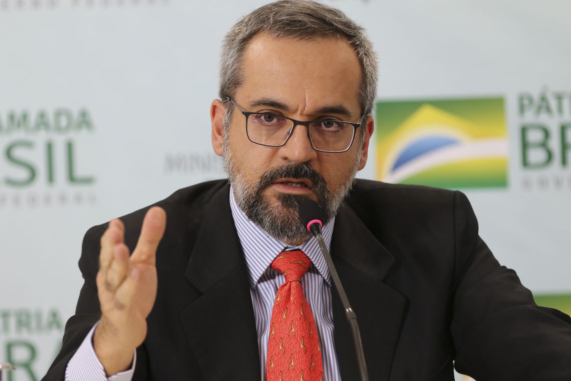 VÍDEO: Weintraub diz que concursos públicos selecionam pessoas de esquerda; veja