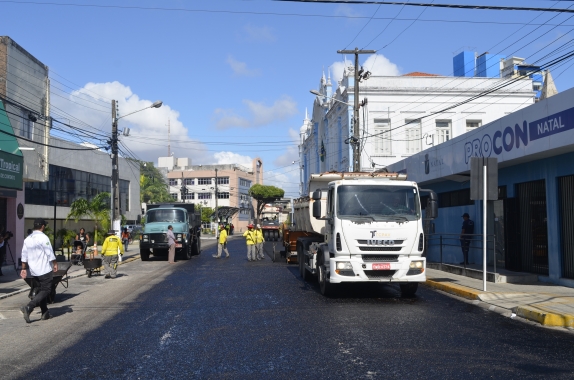 Dinheiro arrecadado com multas está financiando recapeamento de ruas de Natal