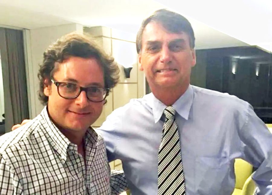 Bolsonaro faz reuniões para definir futuro de titular da Secom após denúncias