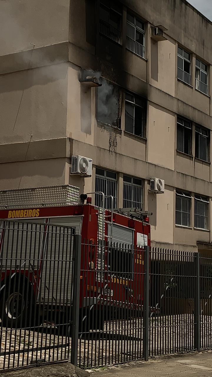 VÍDEO: Apartamento pega fogo na zona Sul de Natal; assista