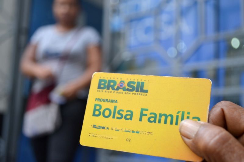 Bolsa Família volta a ter fila de espera e salta de zero para 500 mil inscritos