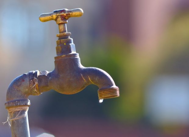 Serviço na Adutora Médio Oeste suspende abastecimento de água em 7 cidades