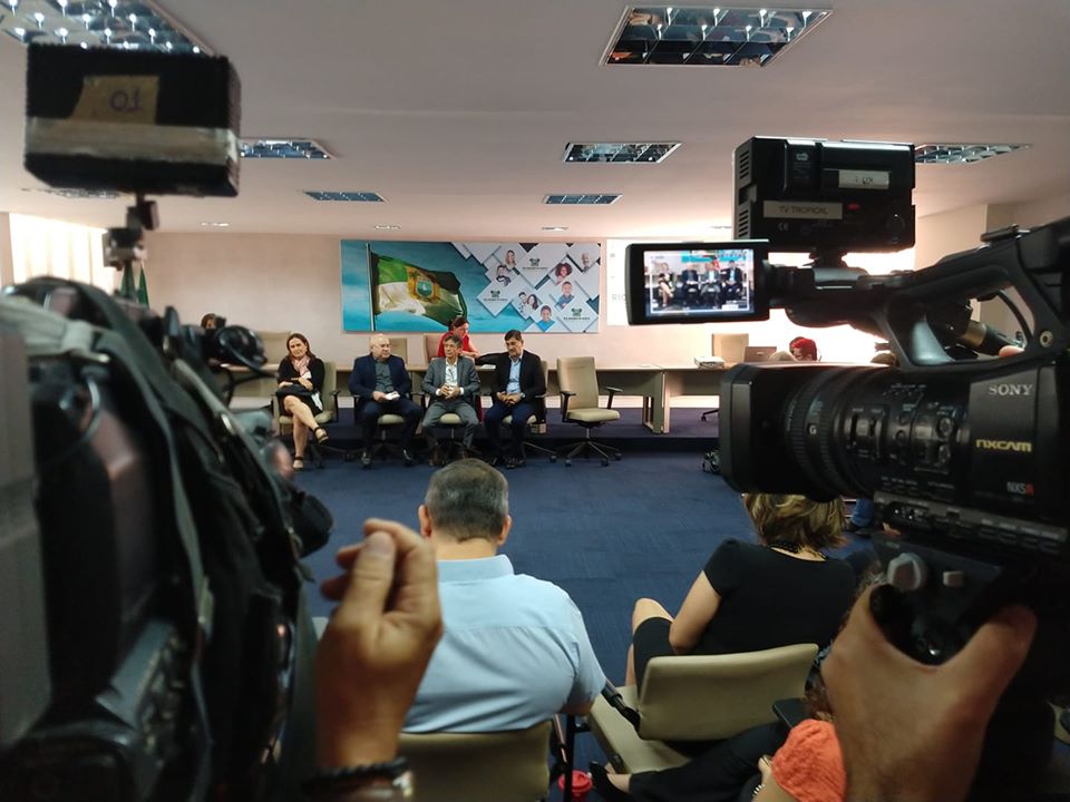 VÍDEO: Governo Fátima faz proposta de reforma e servidores abandonam reunião