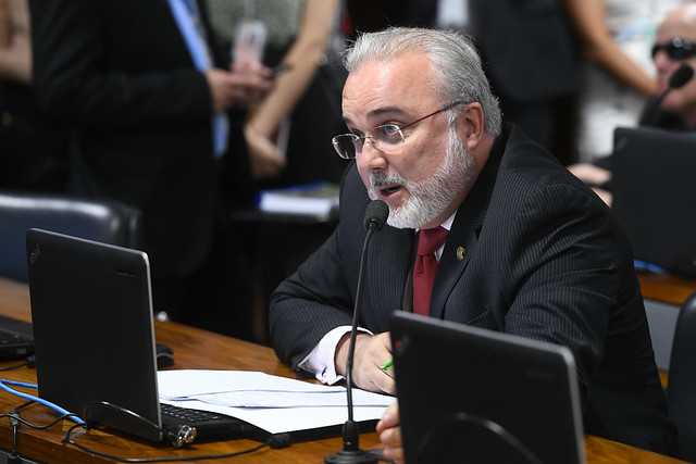 Senador do RN diz que ministro Weintraub tem "destruído a educação brasileira"