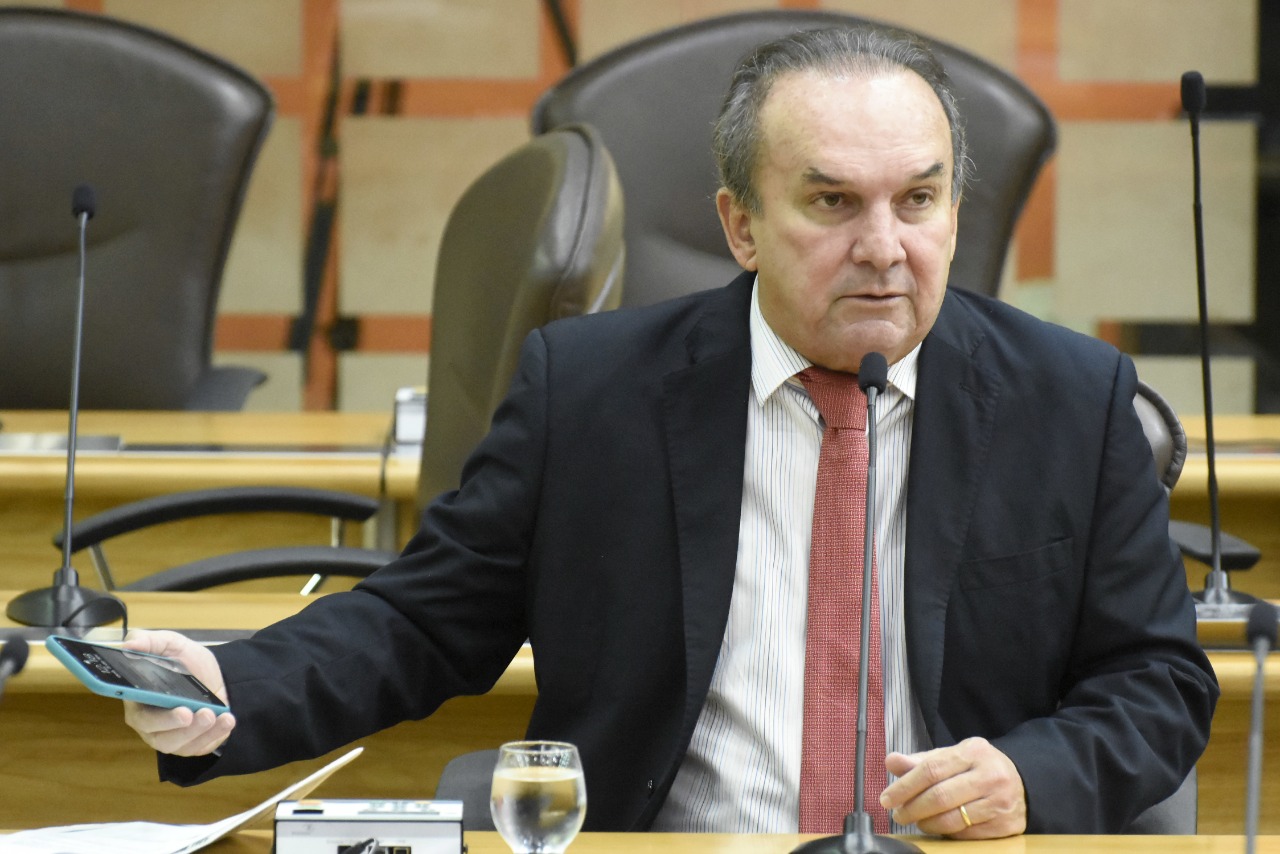 Nelter cobra da Caern reativação da adutora que abastece Acari