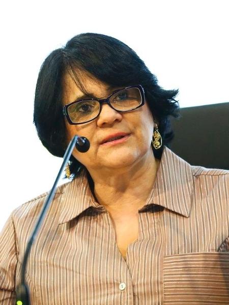 Damares sobre mudança no Bolsa Família: "Vamos ensinar uma mãe a ser mãe"