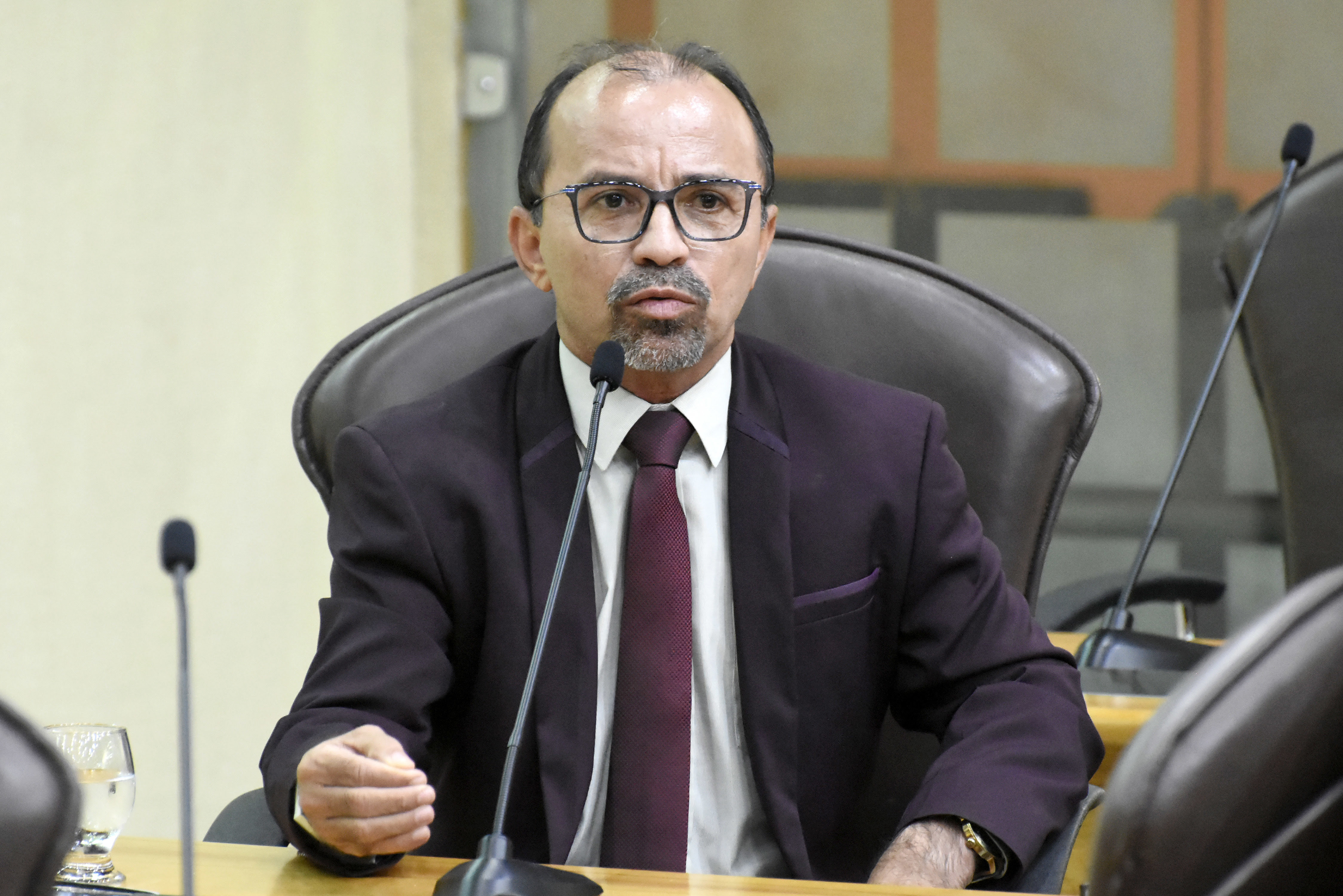 Mudança na Previdência 'feita às pressas é nociva', avalia Sandro Pimentel