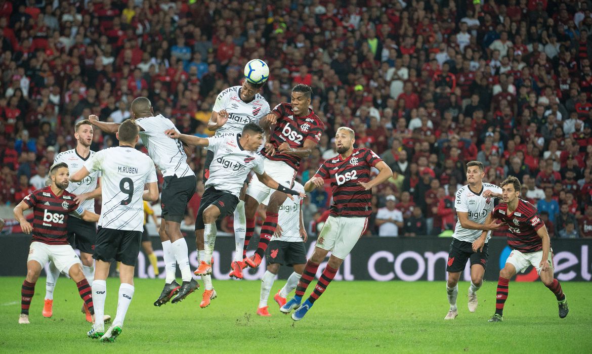 Flamengo e Athletico-PR lutam por Supercopa do Brasil