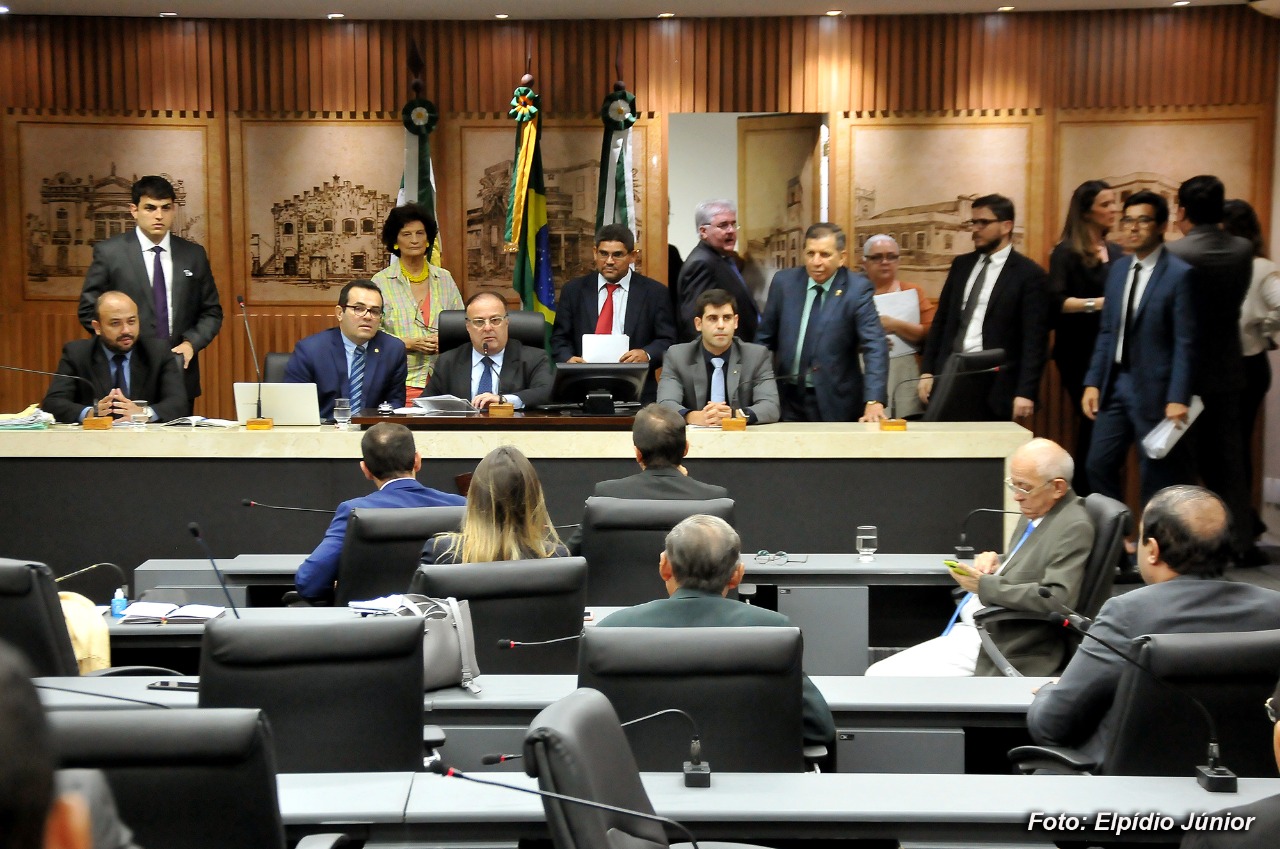 Câmara Municipal retoma trabalho com leitura da mensagem do prefeito Álvaro Dias