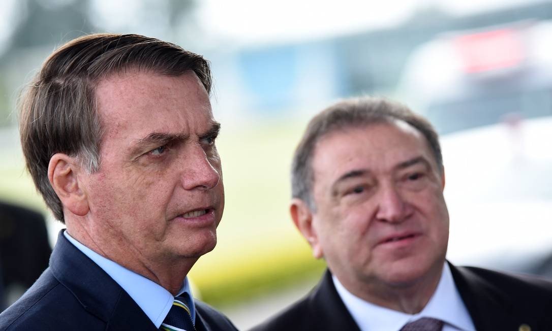 Bolsonaro quer perícia independente em Adriano; aumenta atrito com governadores