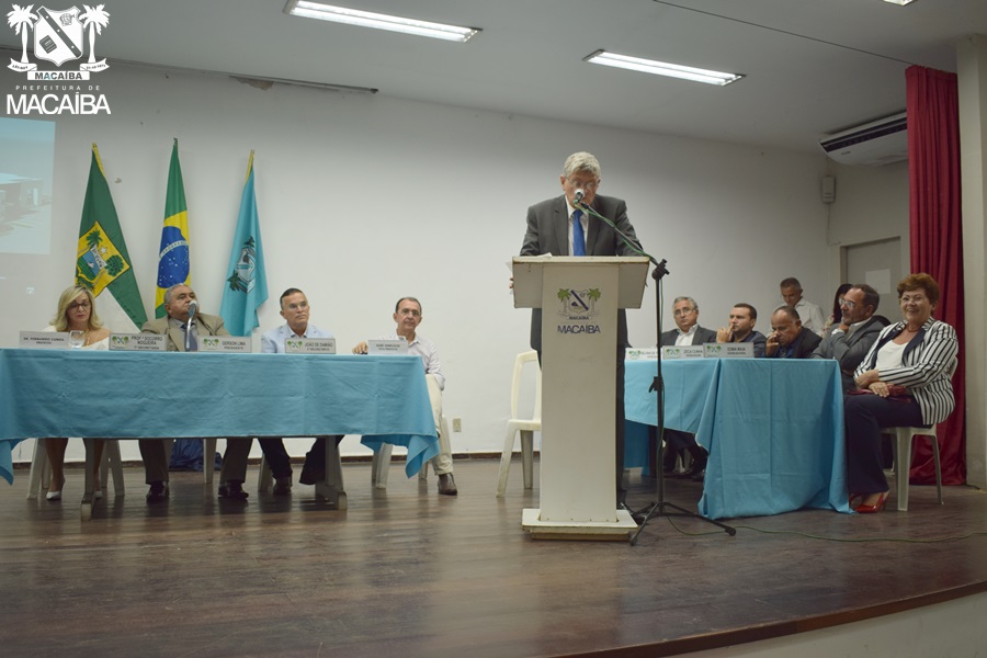 Sob aplausos, prefeito de Macaíba lê Mensagem Anual e faz balanço de 4 mandatos