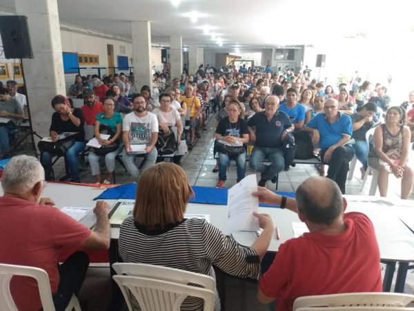 Governo Fátima propõe parcelar reajuste de professores e categoria cogita greve