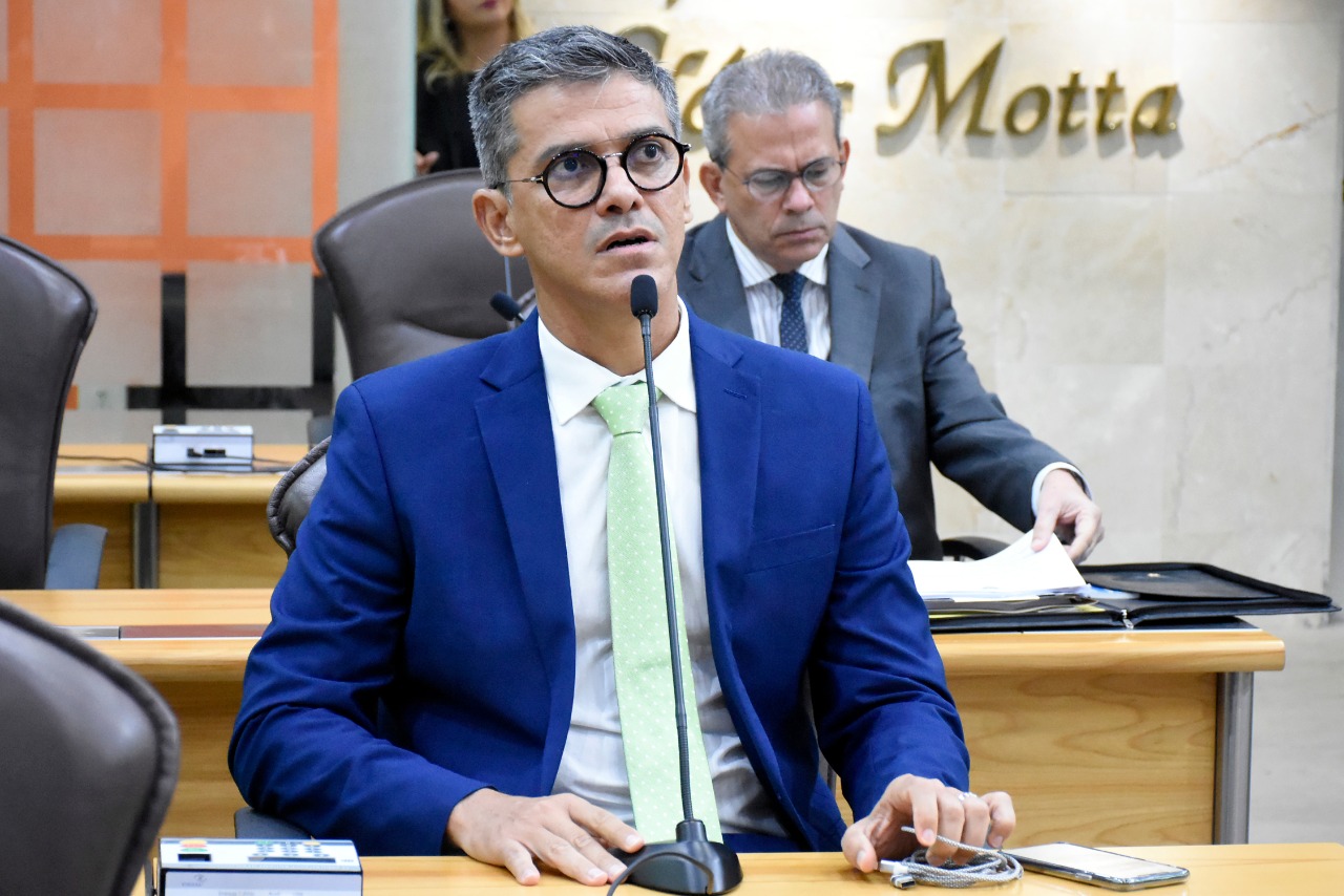 "Inconsequente e irresponsável", diz deputado do RN sobre atitude de Cid Gomes