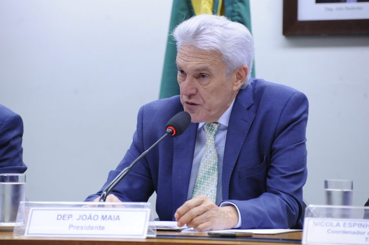 Projeto de João Maia ganha força para mudar Marco legal da TV paga