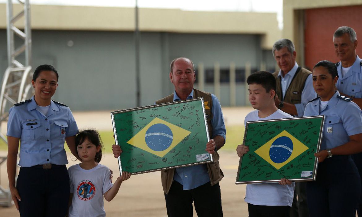 Coronavírus: brasileiros deixam quarentena na Base Aérea de Anápolis