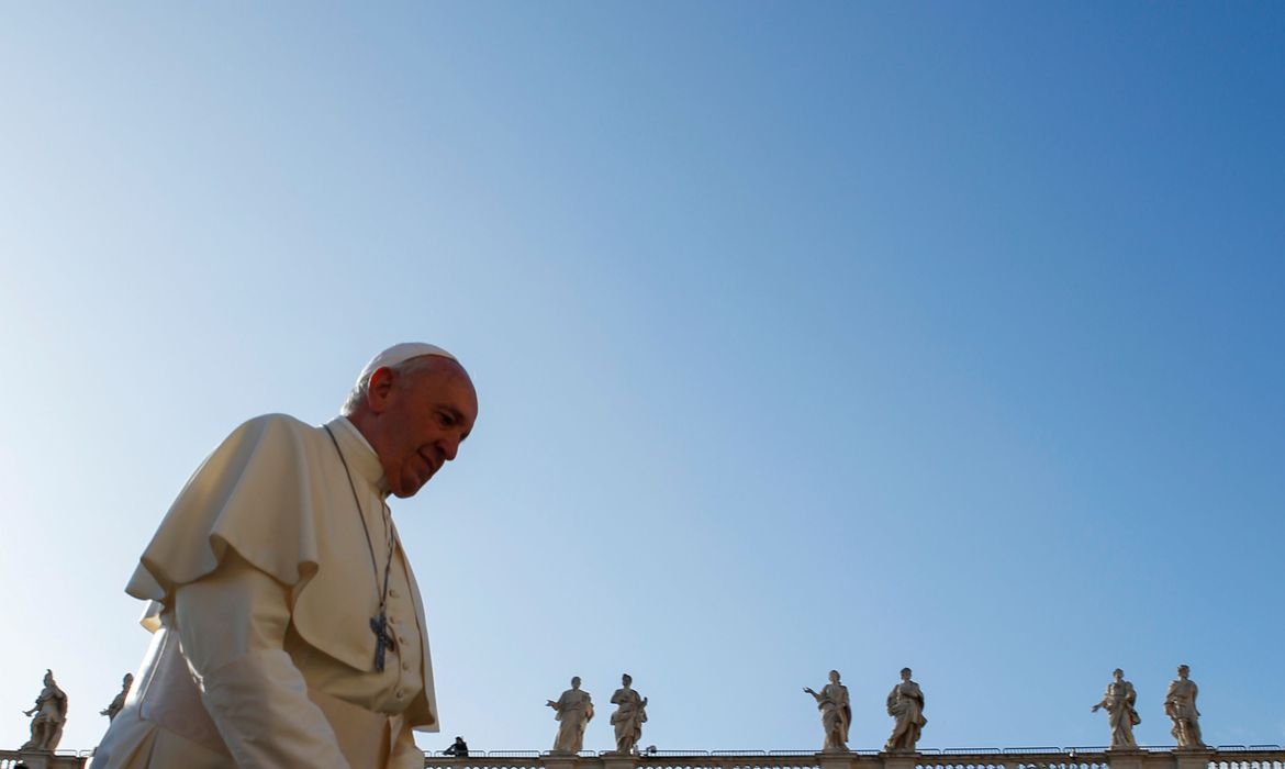Papa sofre indisposição e cancela compromisso em Roma
