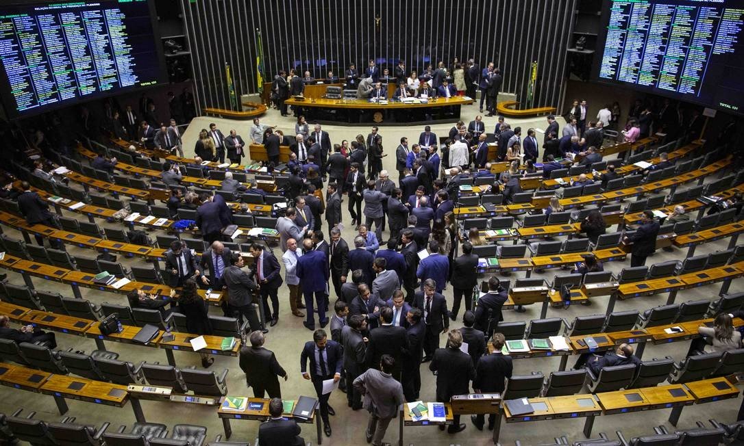 Após nova crise com Bolsonaro, Congresso quer votar na terça vetos ao Orçamento