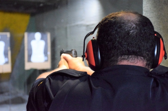 Guardas municipais de Natal têm treinamento com pistola 380 e espingarda 12