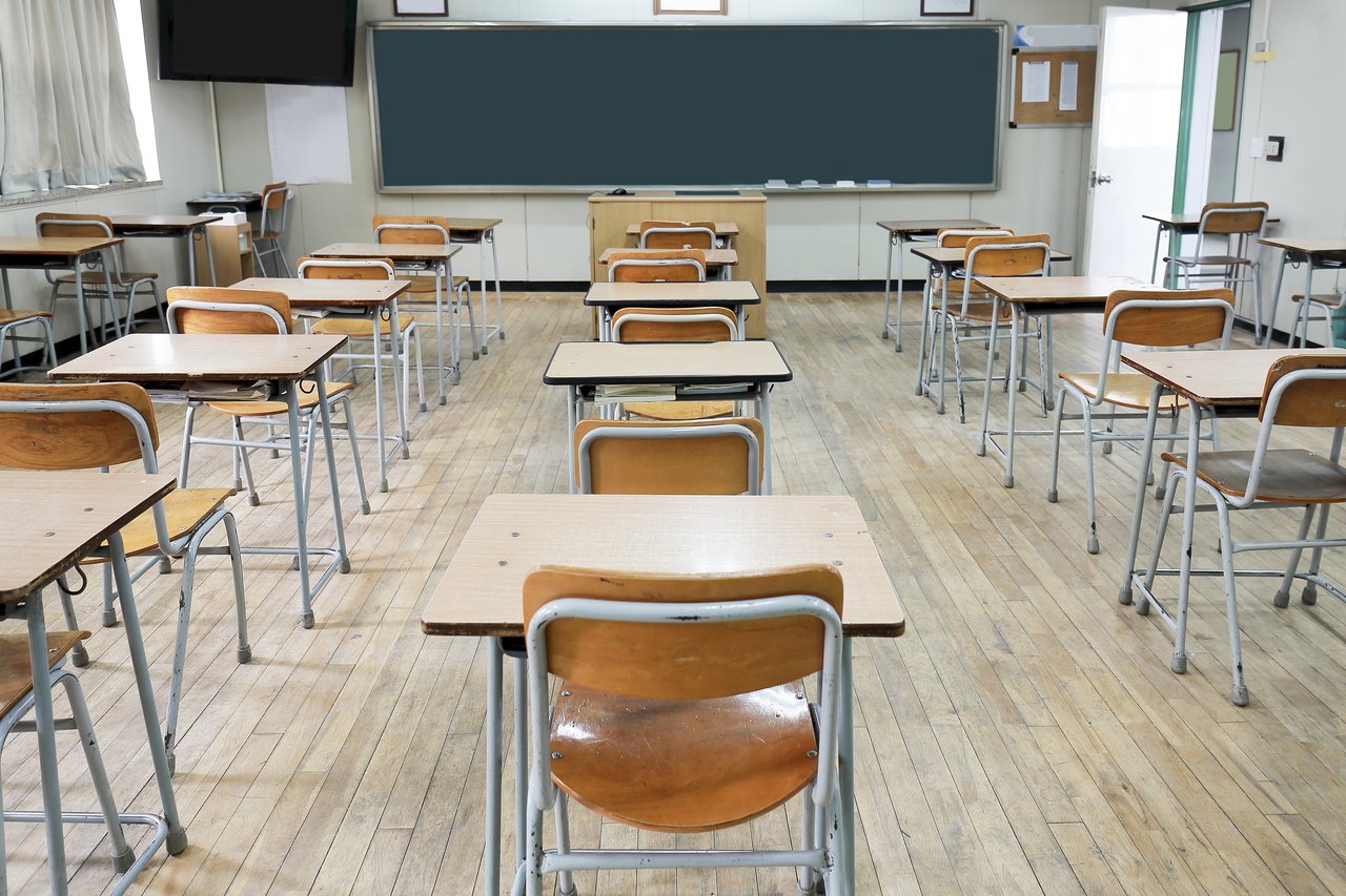 Garota de 16 anos processa estado de SC por doutrinação esquerdista em escola