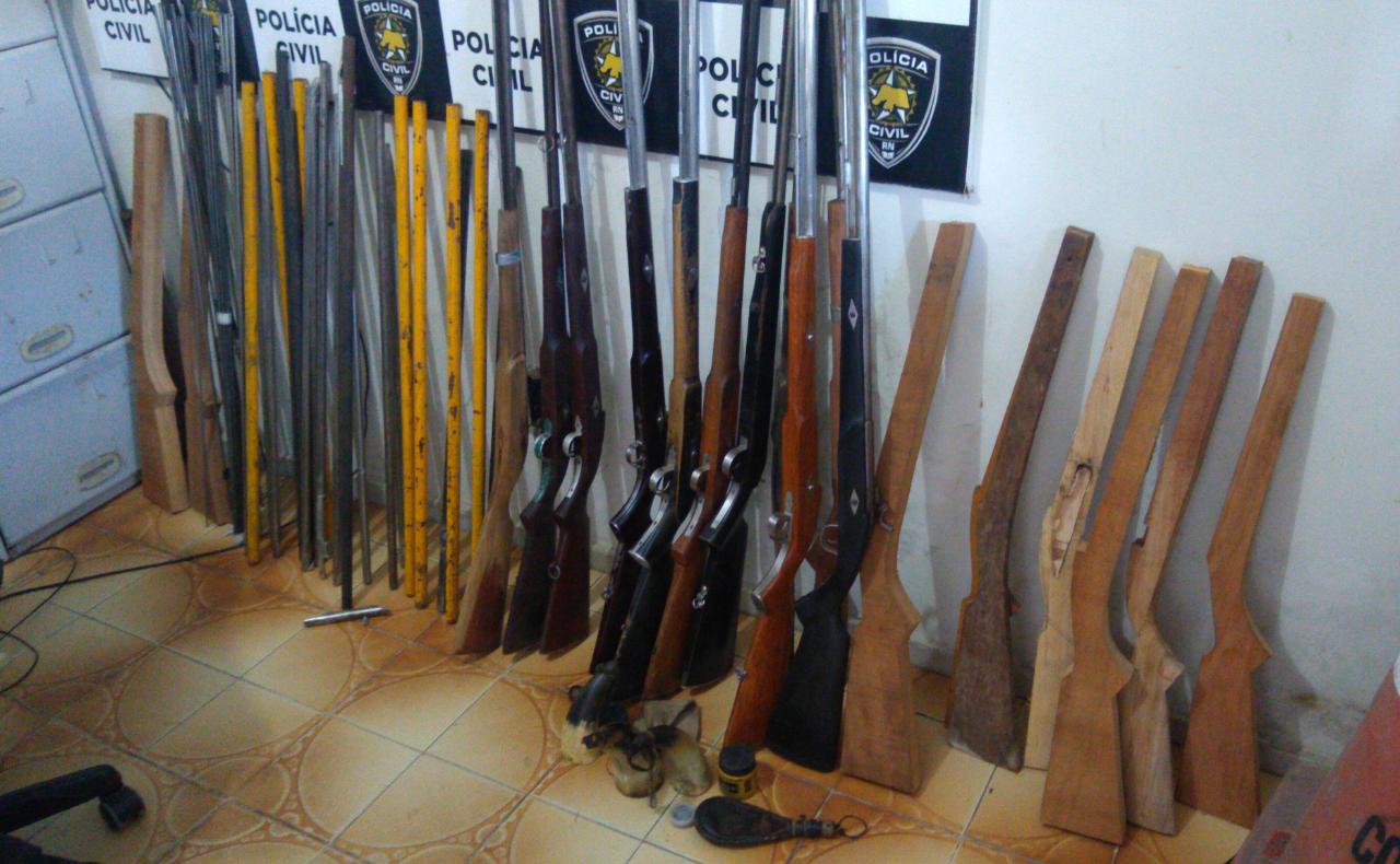 Polícia Civil fecha fábrica caseira de armas e prende homem em cidade do RN