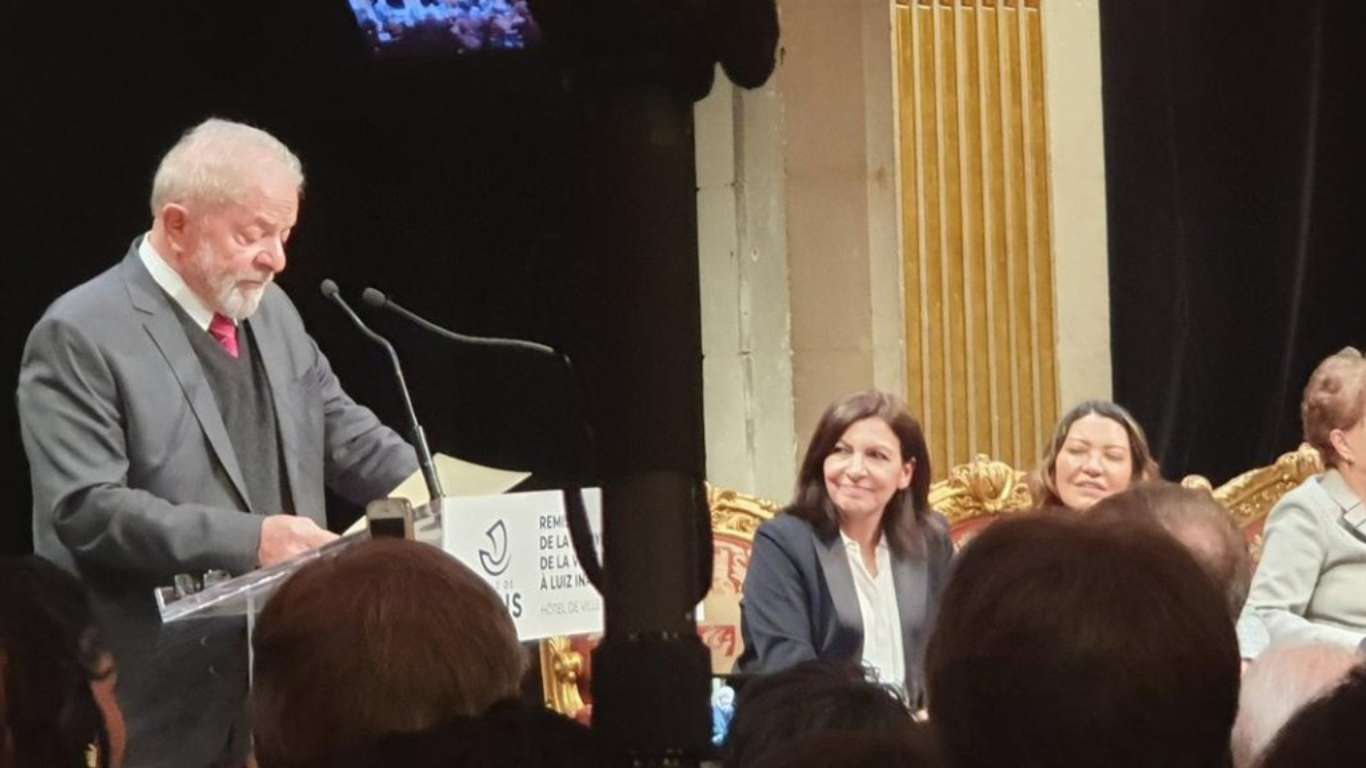 VÍDEO: Lula chama Moro de criminoso ao receber título em Paris; assista
