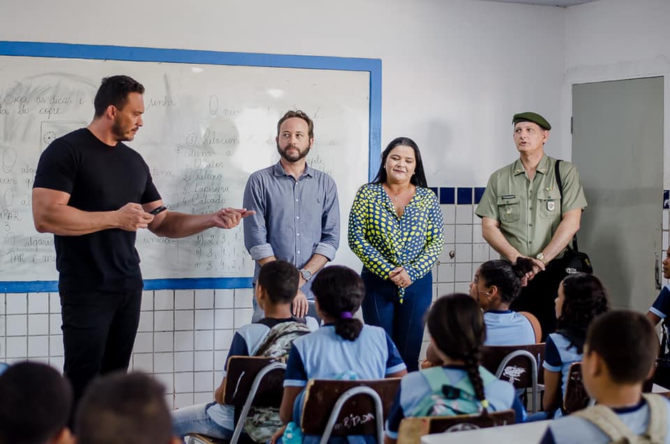 Prefeitura do RN anuncia escola cívico-militar sem ajuda federal ou estadual