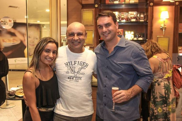 Flávio Bolsonaro tenta de novo paralisar apuração de 'rachadinha'