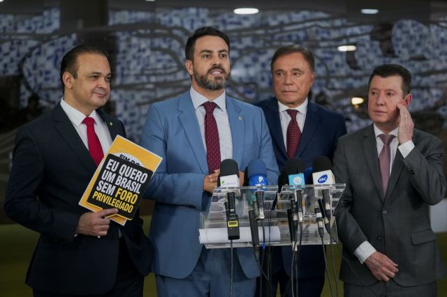 'PEC do fim do foro está parada na Câmara há 450 dias', afirma líder do Podemos