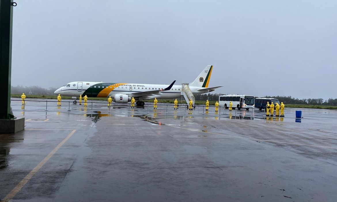 Governo Bolsonaro disciplina uso de aeronaves da FAB por autoridades