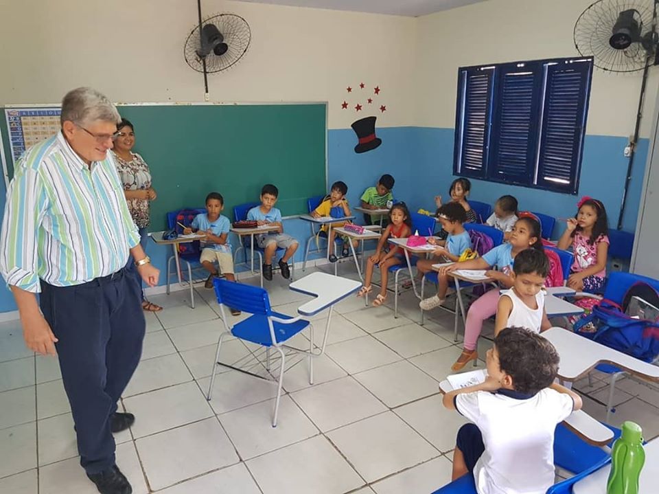 Prefeito de Macaíba visita escola, creche e posto de saúde na zona rural