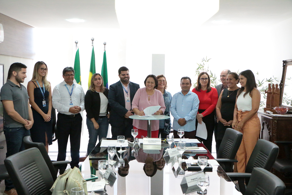 Governo Bolsonaro libera verba para construir mil casas para servidores do RN