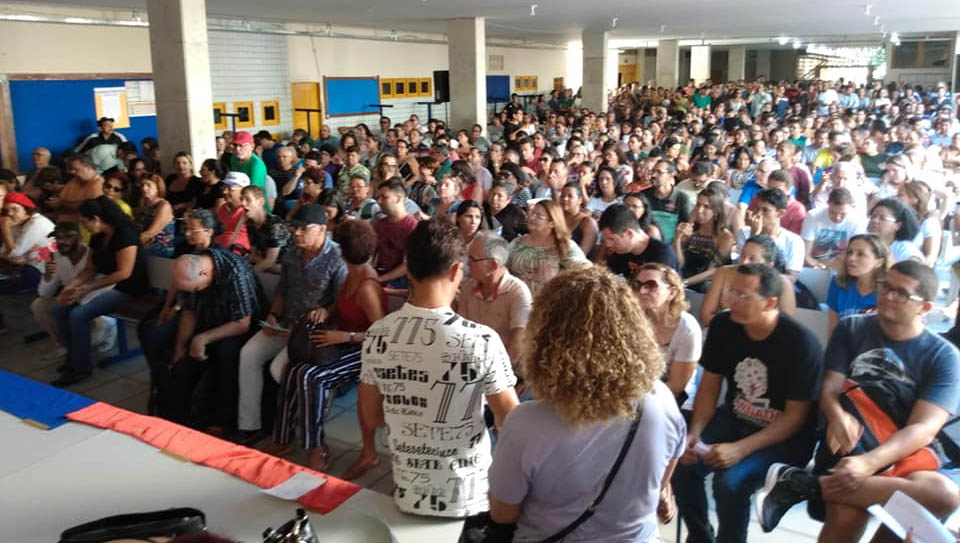 Em greve, professores do RN se reúnem hoje e querem reajuste de 12,84% neste mês