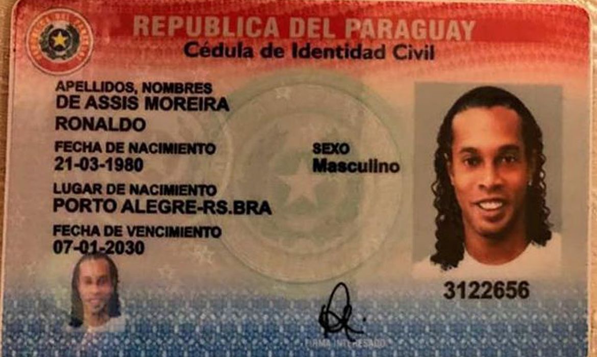 Autoridades paraguaias mantêm prisões de Ronaldinho e de seu irmão