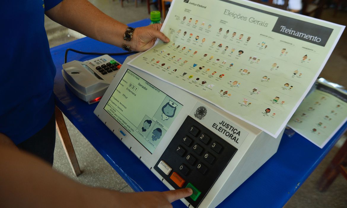 Após fala de Bolsonaro, ministros do STF defendem lisura de urna eletrônica