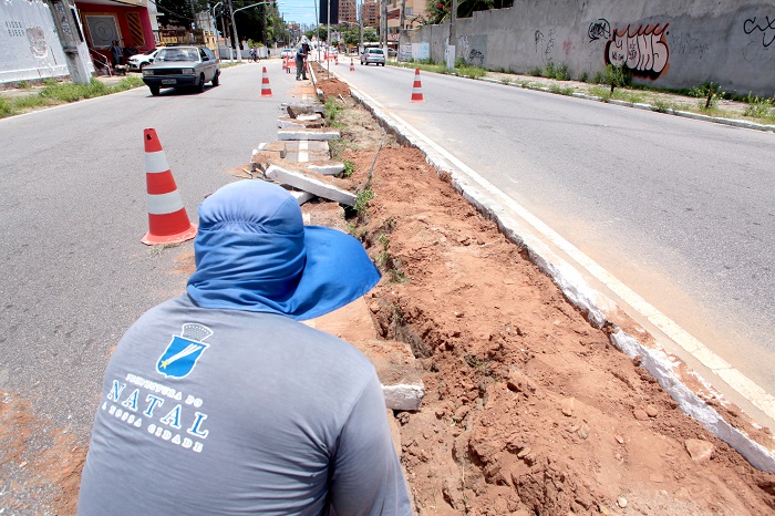 Ação da Prefeitura de Natal recupera canteiros da cidade