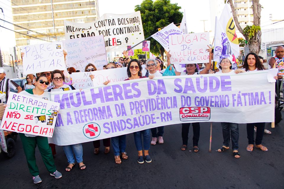 Mulheres da saúde protestam nas ruas contra reforma da Previdência de Fátima