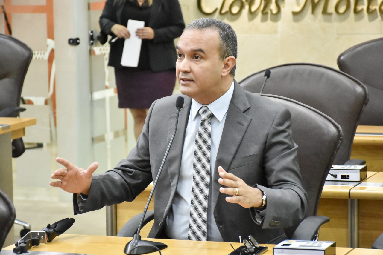 Kelps diz que Fátima quer "punir o pequeno" e não tem voto para aprovar reforma
