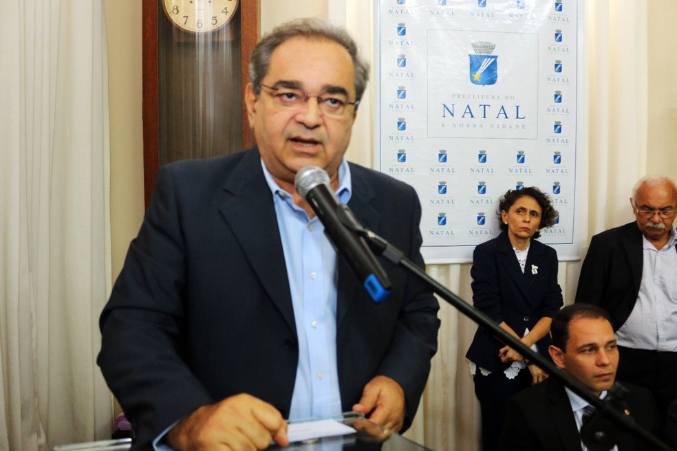 Prefeito de Natal anuncia que deixará o MDB