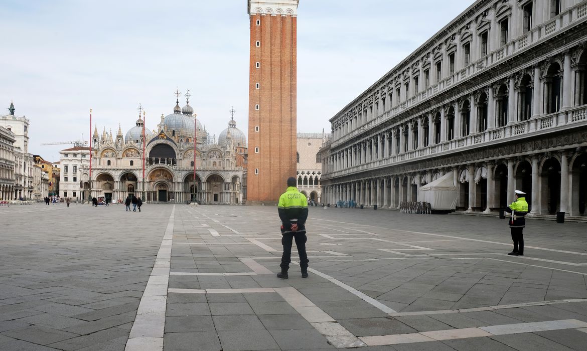 Mortes por coronavírus na Itália disparam e Lombardia busca restrições