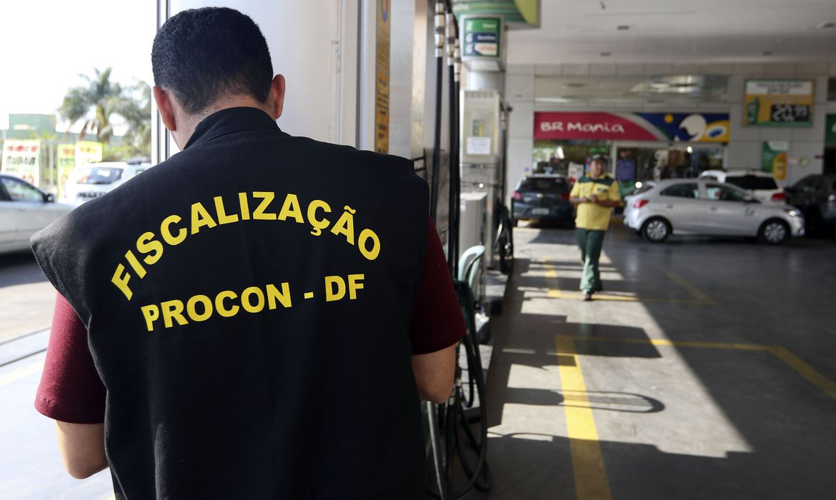 ANP ensina a identificar irregularidades em postos de combustível