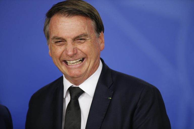 Em meio ao coronavírus, Bolsonaro prepara "festinha" para comemorar 65 anos