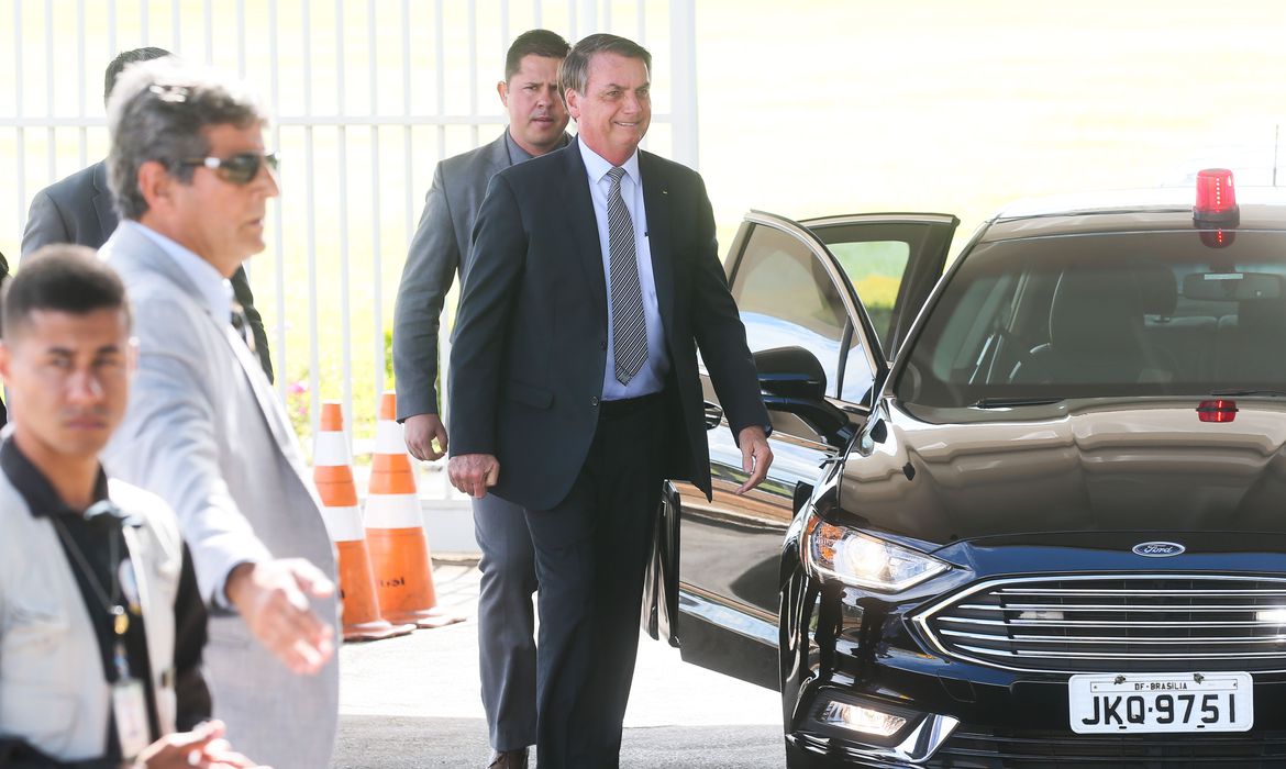 Bolsonaro: governo estuda criar cupom para trabalhadores informais