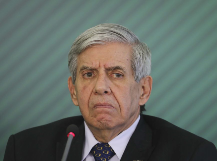 General Heleno testa positivo para Coronavírus e se isola em casa