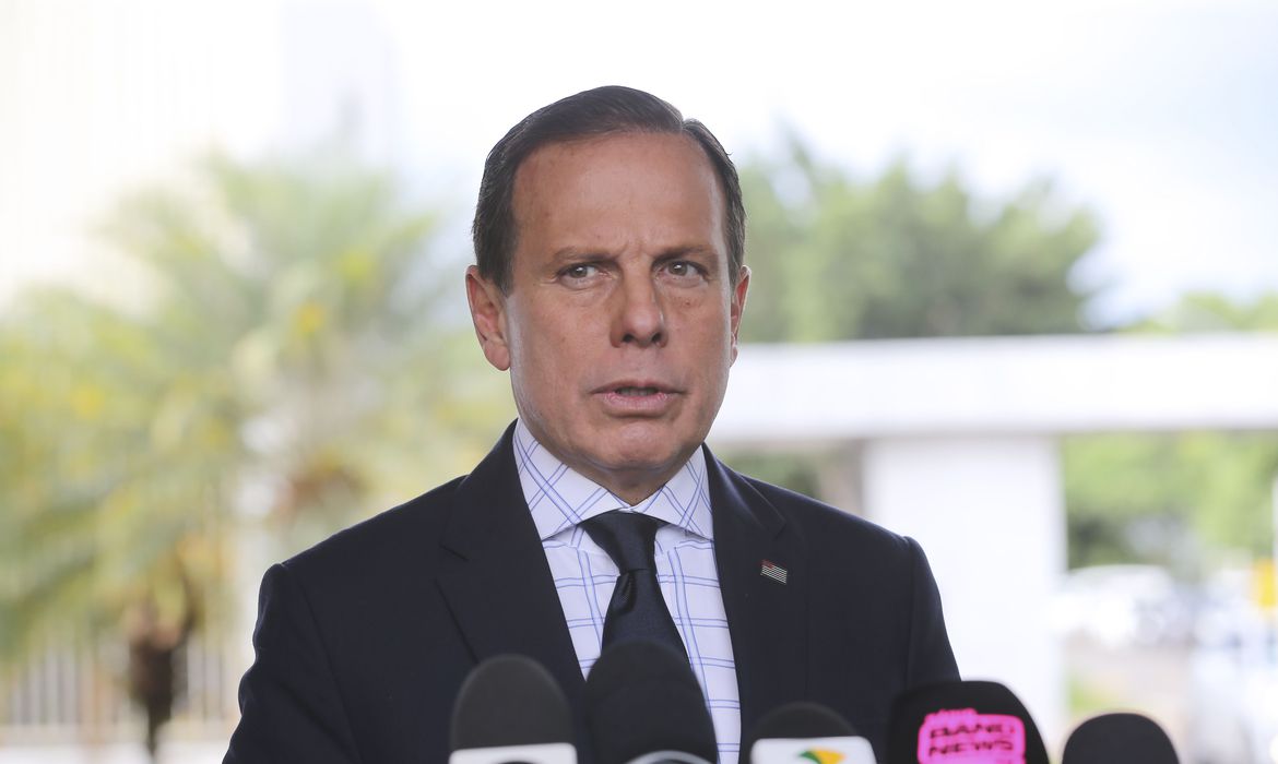 Doria manda fechar shoppings e academias na Grande SP