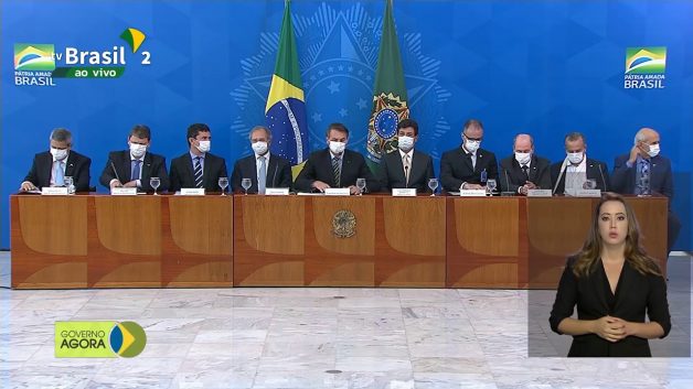 AO VIVO: Com máscaras, Bolsonaro e ministros anunciam medidas contra Covid-19