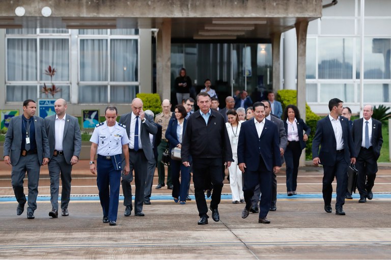 Hospital que atendeu Bolsonaro deve mostrar lista de infectados, decide juíza
