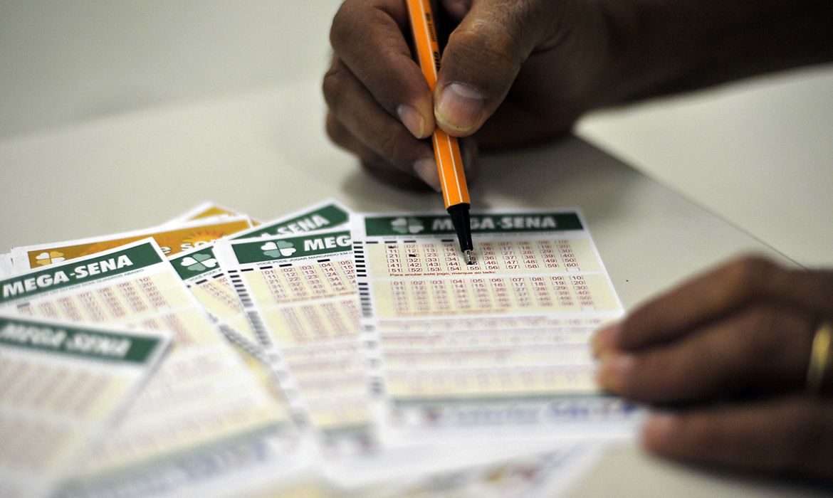 Caixa suspende sorteio da Loteria Federal por três meses devido coronavírus