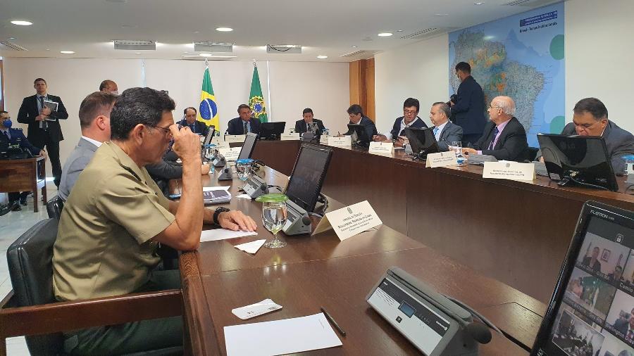 Bolsonaro anuncia R$ 8 bi para Saúde do NE e suspensão da dívida dos estados
