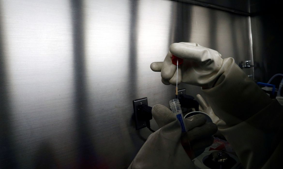 Petrobras vai doar 600 mil testes para covid-19 ao SUS